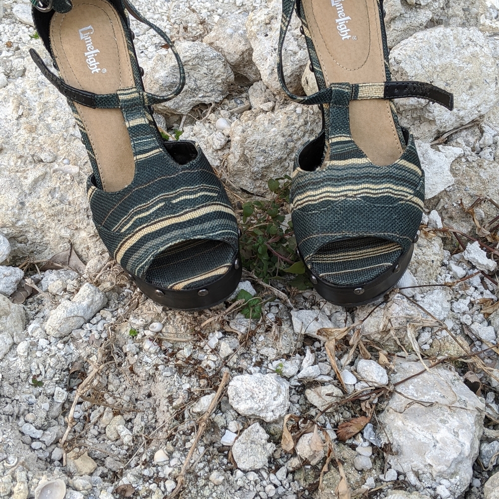 NWB Platform Heels - Picture 4 of 9